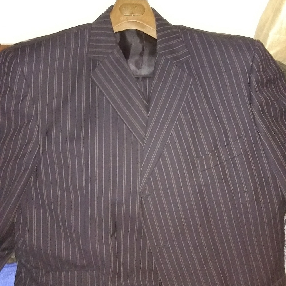 Suits - Picture 5 of 8